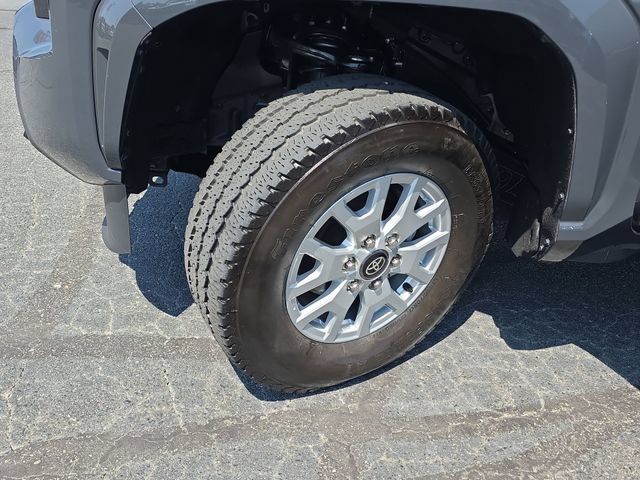 Used 2025 Toyota Tacoma SR5 RWD image 33