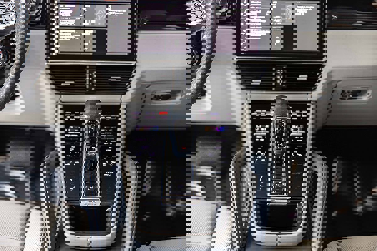 Used 2021 Porsche Cayenne E-Hybrid image 39