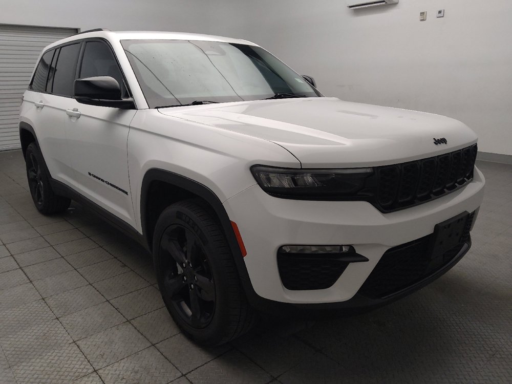 Used 2023 Jeep Grand Cherokee Limited w/ Black Appearance Package AWD/4WD image 13