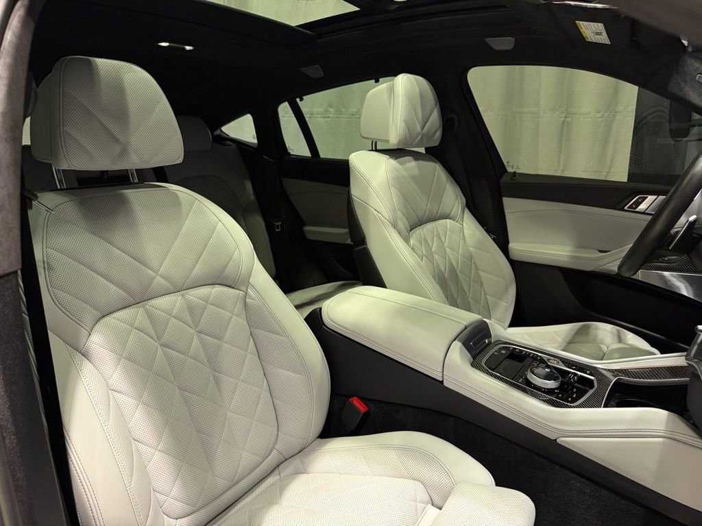 Used 2024 BMW X6 M60i w/ Dynamic Handling Package image 31