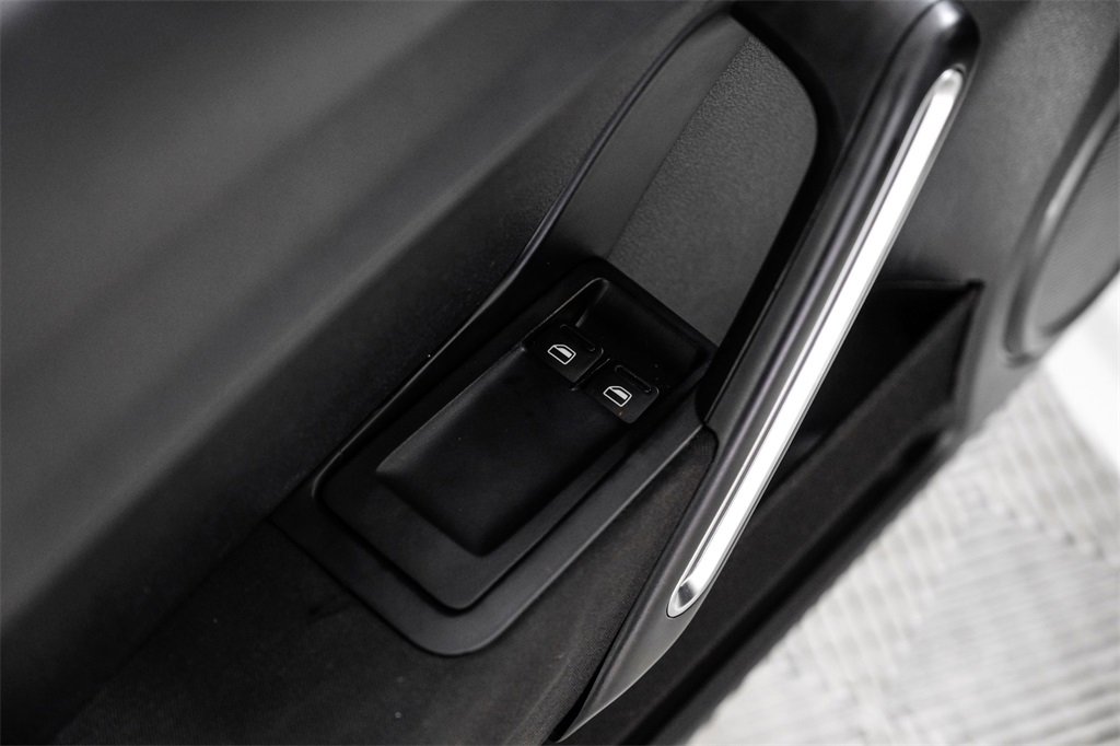 Used 2014 Volkswagen Beetle 1.8T image 31