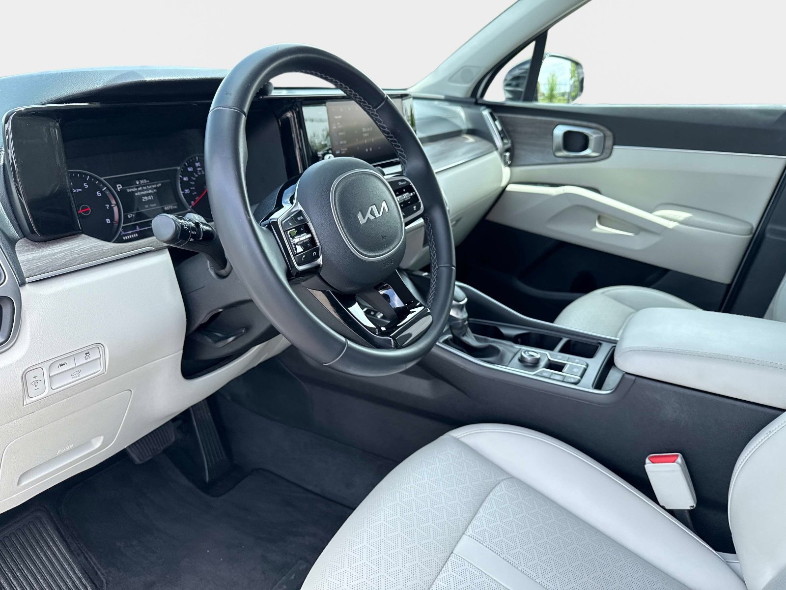 Used 2022 Kia Sorento EX w/ Panoramic Sunroof Package image 34