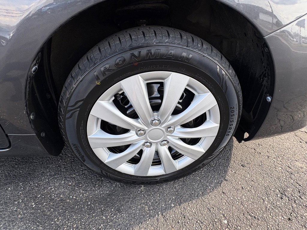 Used 2013 Toyota Corolla LE FWD image 19