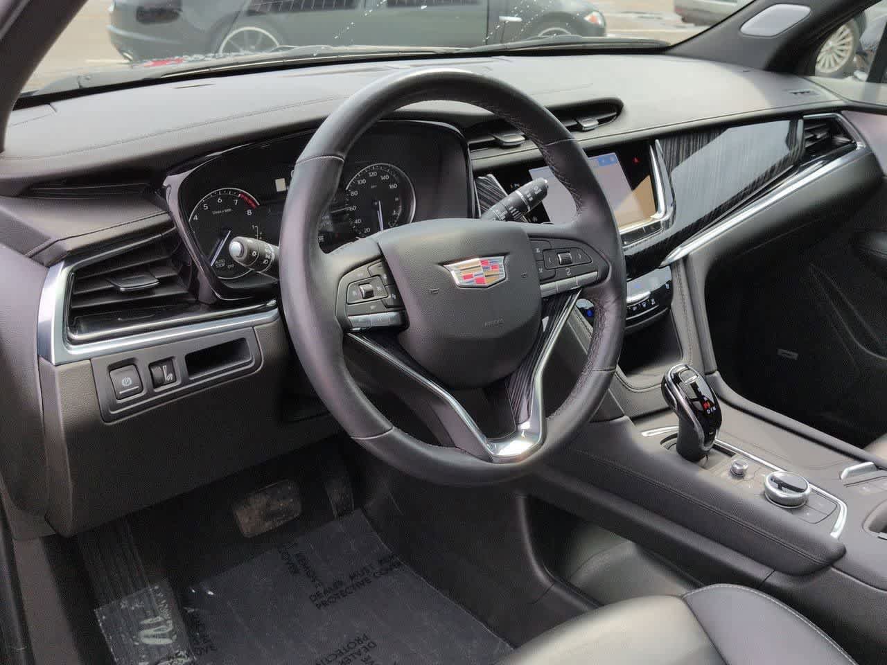 Used 2023 Cadillac XT6 Premium Luxury AWD/4WD image 2