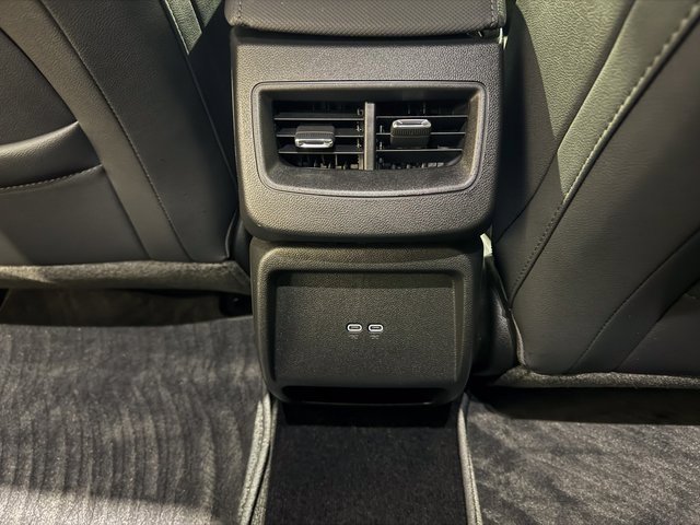 Used 2024 Chevrolet Equinox EV RS image 23