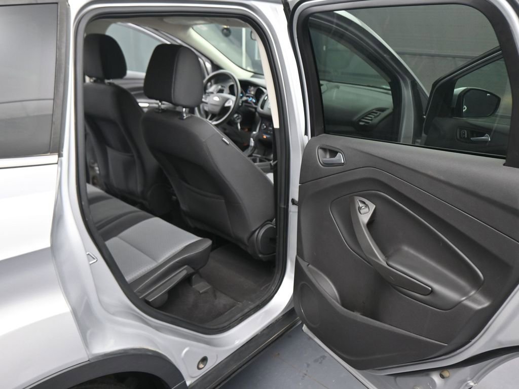 Used 2017 Ford Escape SE image 43