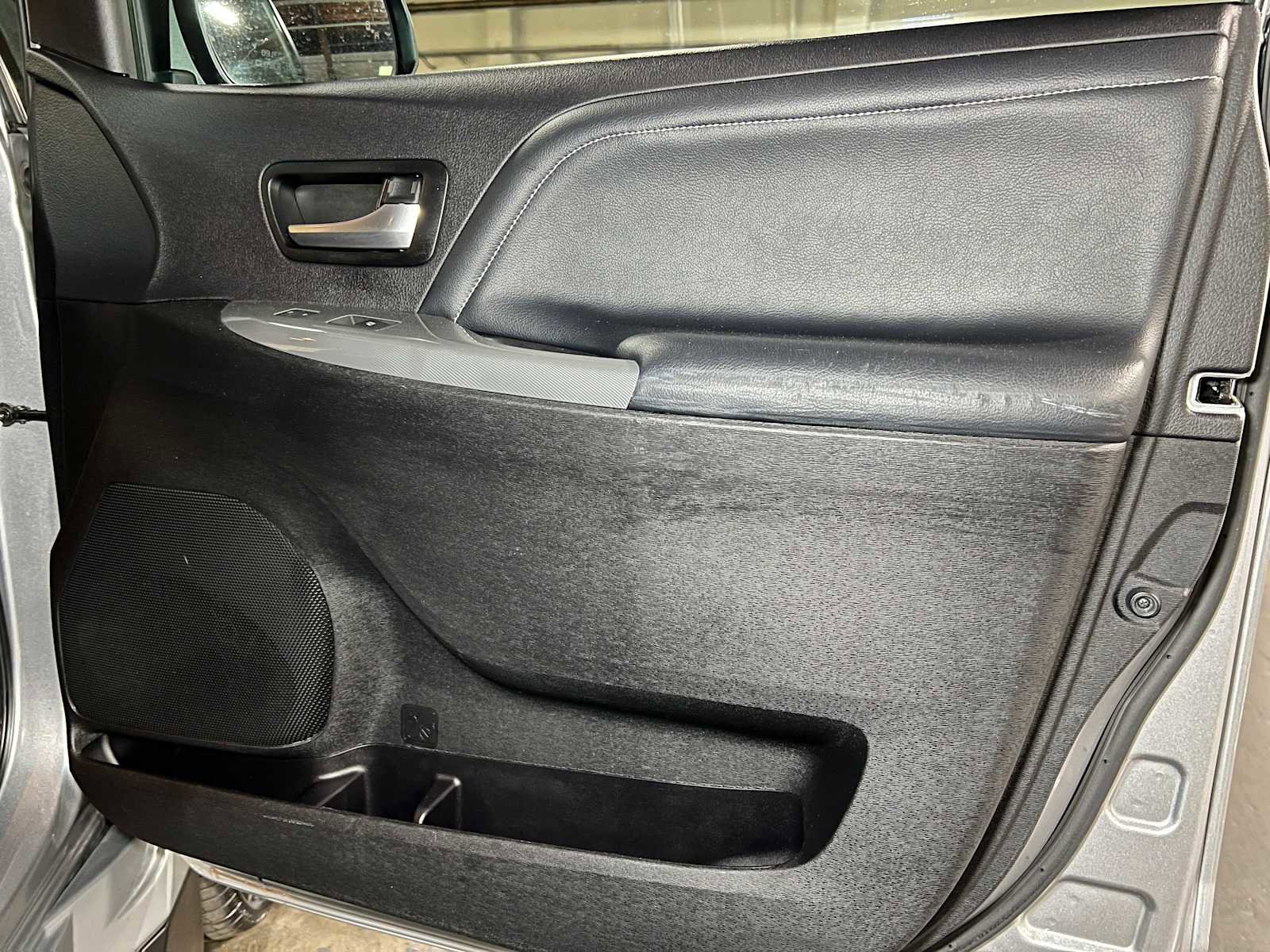 Used 2015 Toyota Sienna SE w/ SE Preferred Package image 10