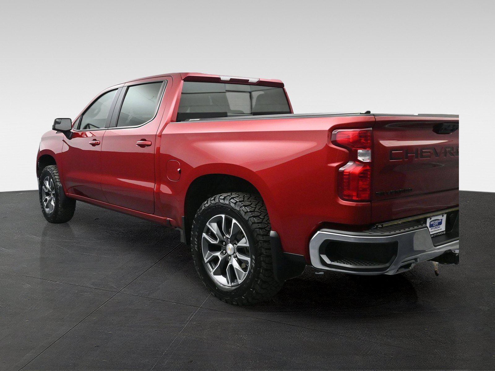Used 2023 Chevrolet Silverado 1500 LT AWD/4WD image 2