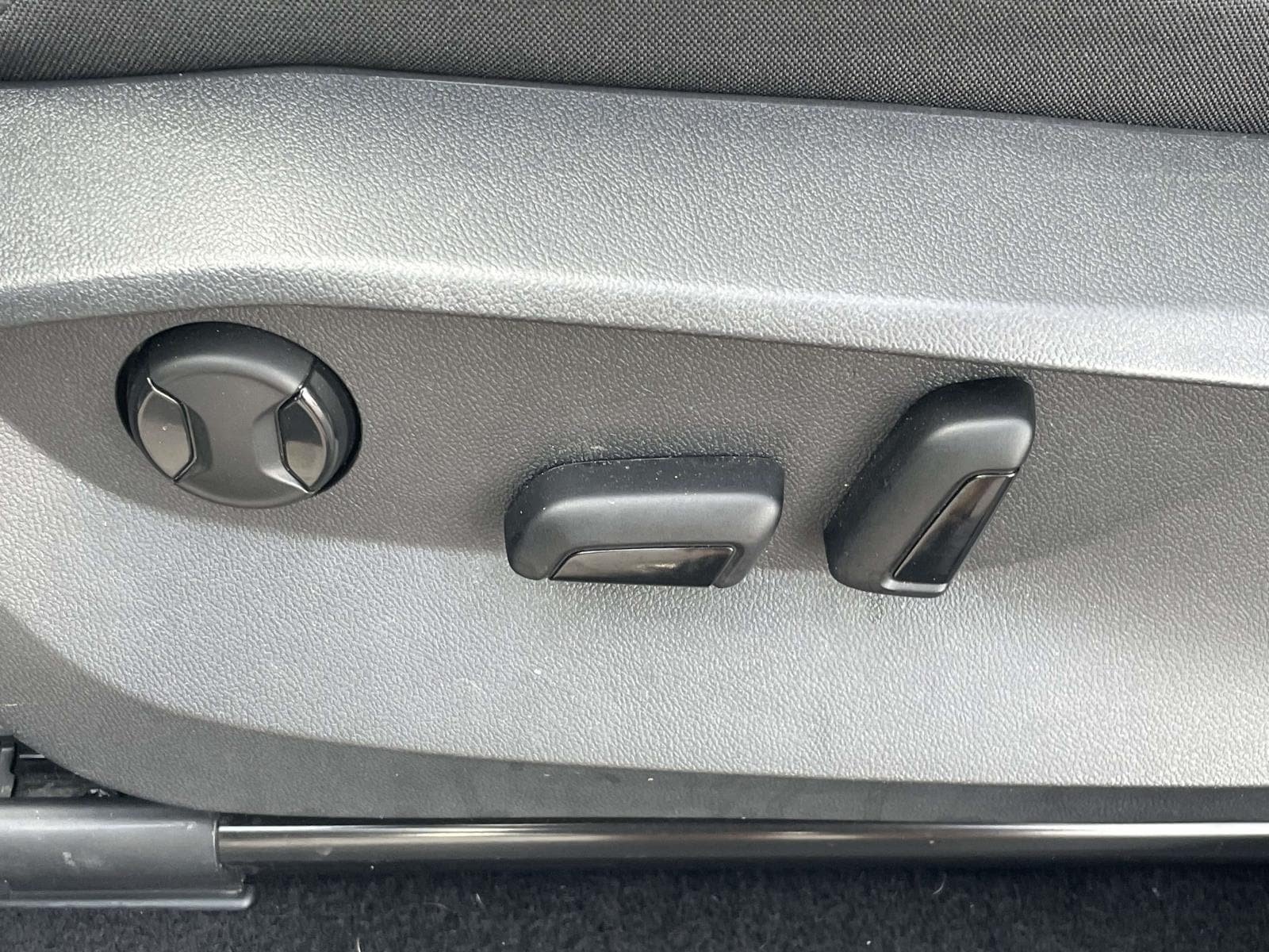 Certified 2023 Volkswagen Tiguan SE w/ Panoramic Sunroof Package FWD image 19