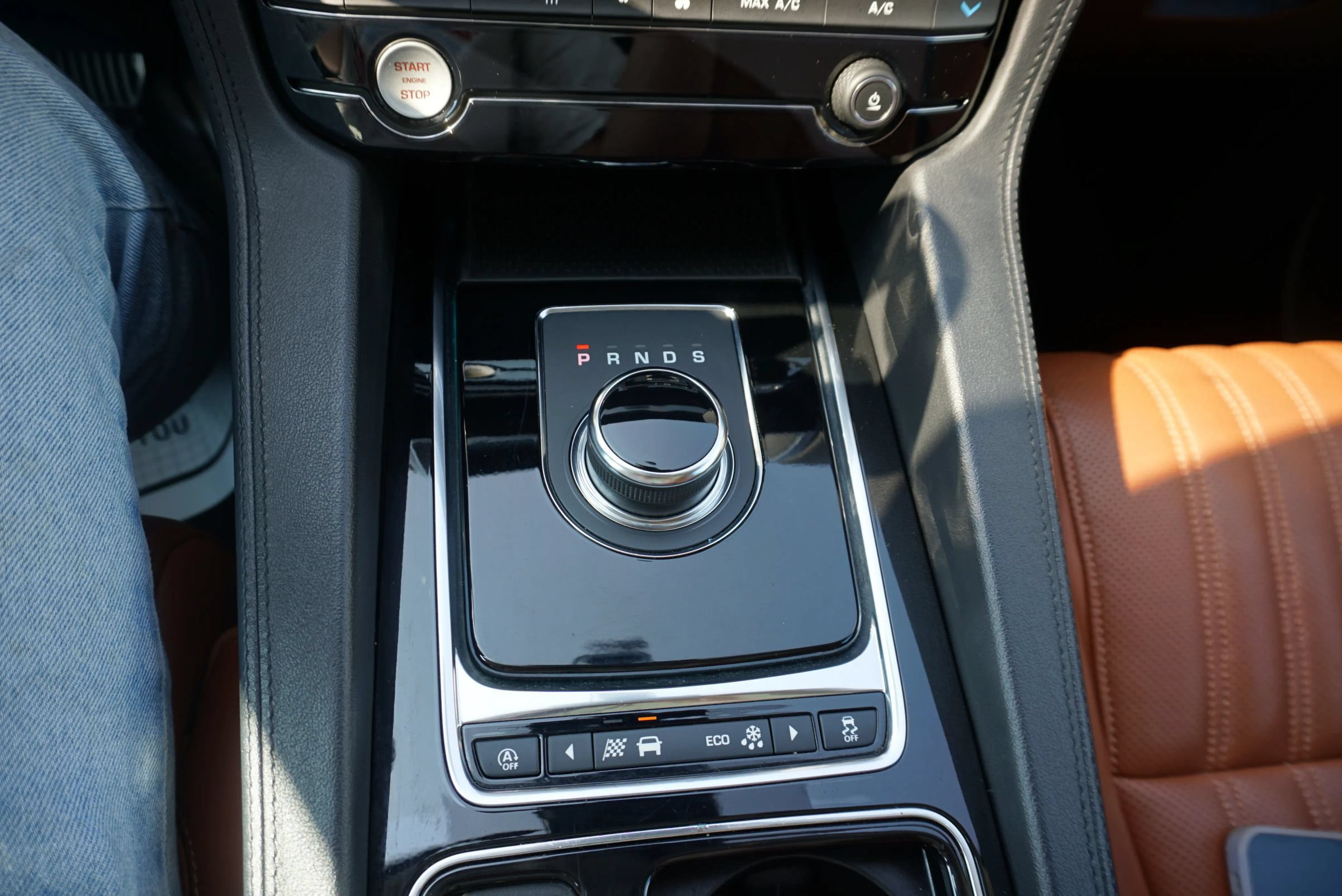 Used 2019 Jaguar F-PACE Portfolio AWD/4WD image 10