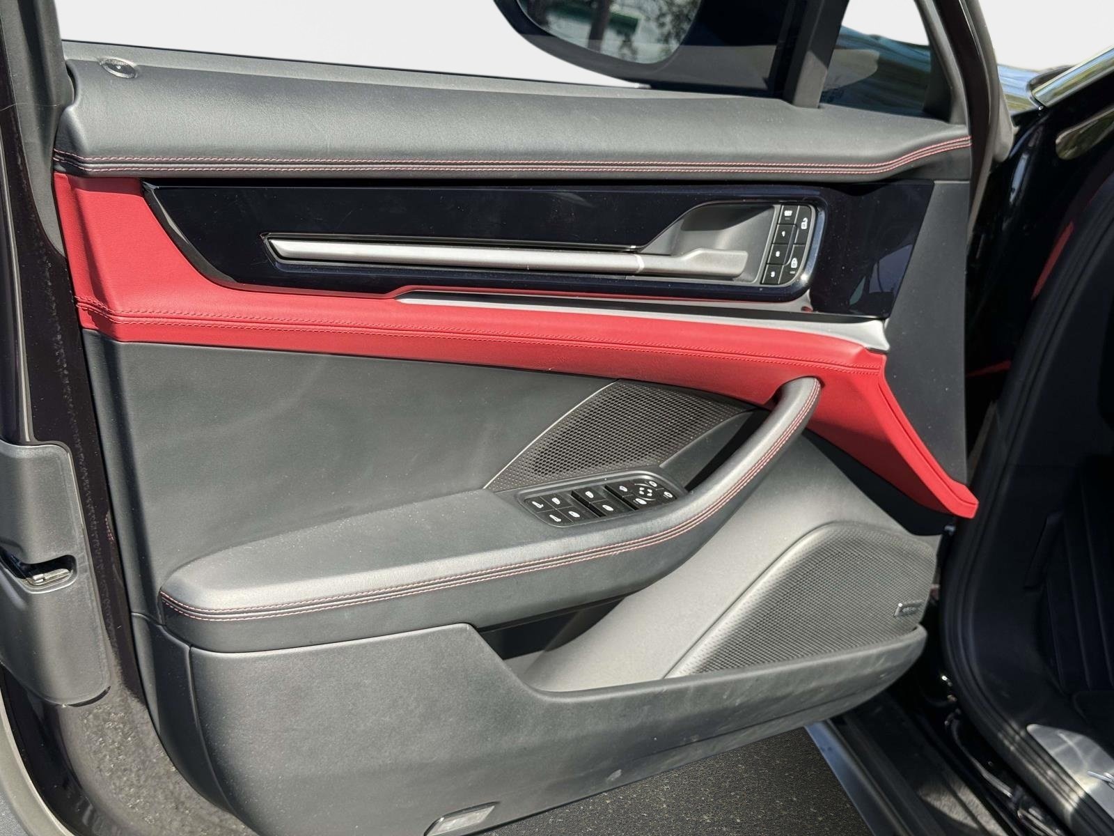 Used 2024 Porsche Panamera image 35