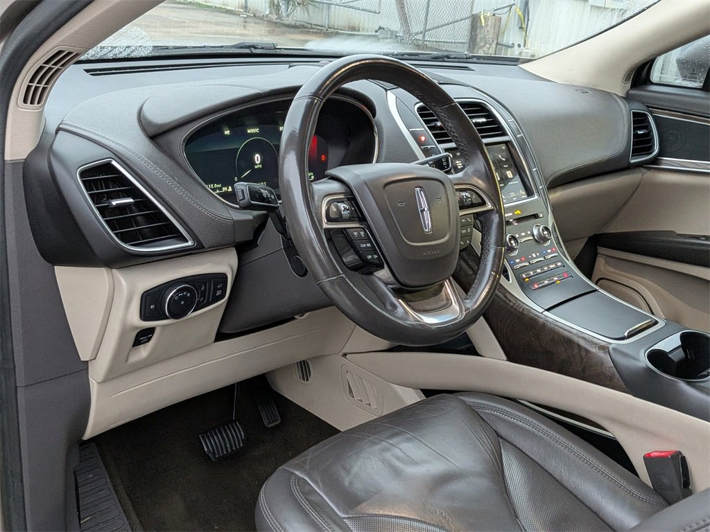 Used 2019 Lincoln Nautilus Select image 13