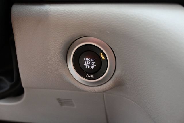 Used 2023 Chrysler Pacifica Touring-L FWD image 23