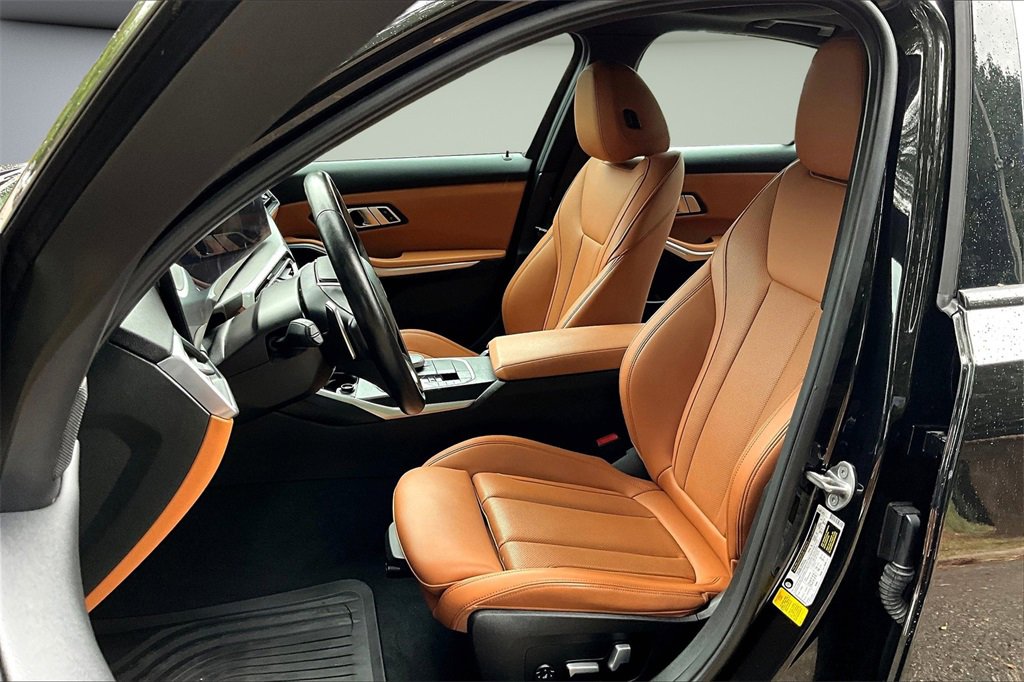 Used 2023 BMW 330i Sedan w/ Premium Package image 19