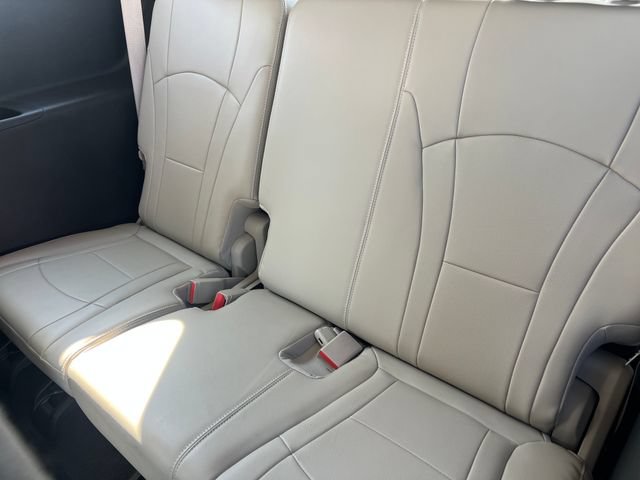 Used 2018 Buick Enclave Essence FWD image 19