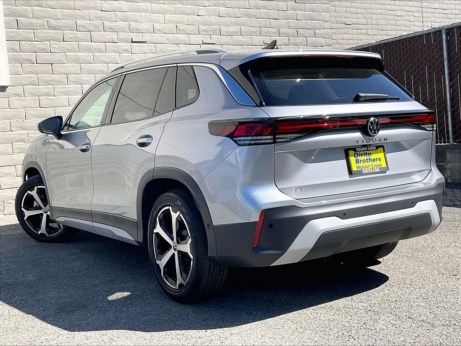 New 2026 Volkswagen Tiguan SE FWD image 2