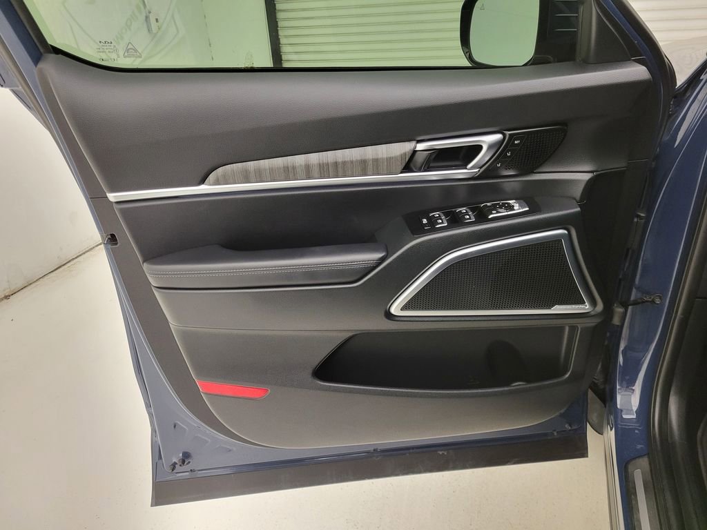 Used 2024 Kia Telluride SX Prestige w/ Towing Package image 32