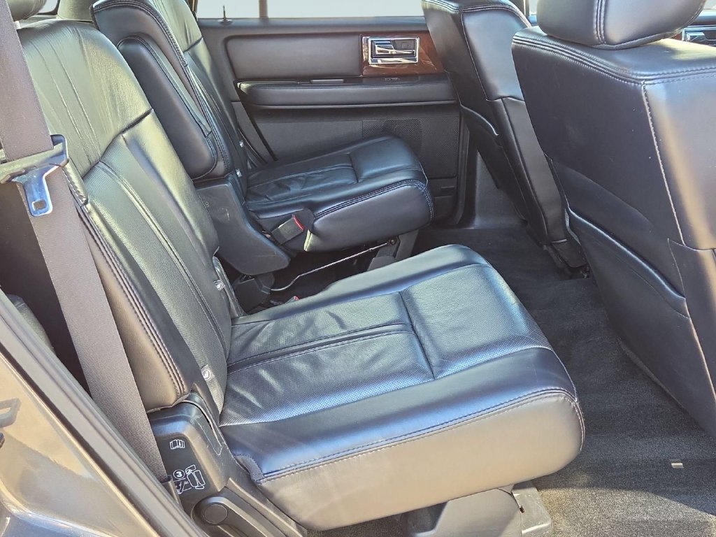 Used 2017 Lincoln Navigator Select AWD/4WD image 31