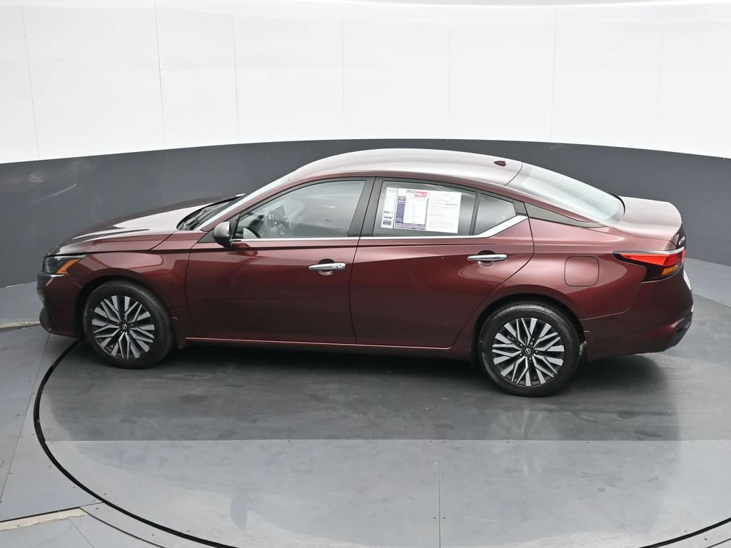 Used 2024 Nissan Altima 2.5 SV AWD/4WD image 18