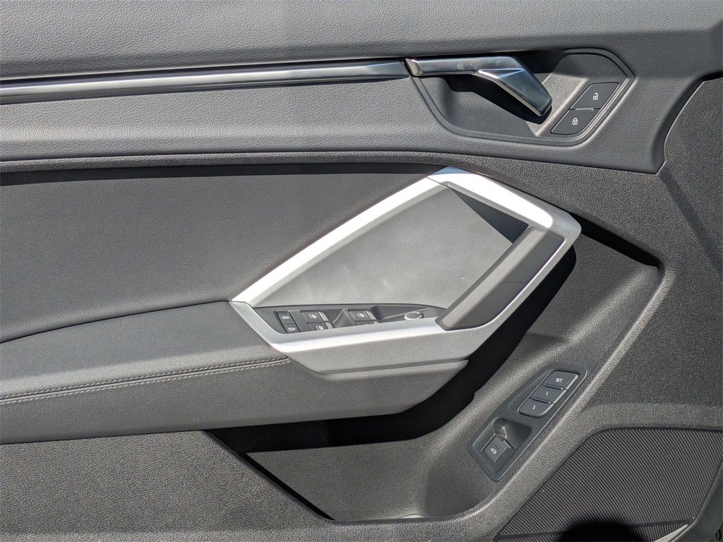 New 2025 Audi Q3 2.0T Premium image 10