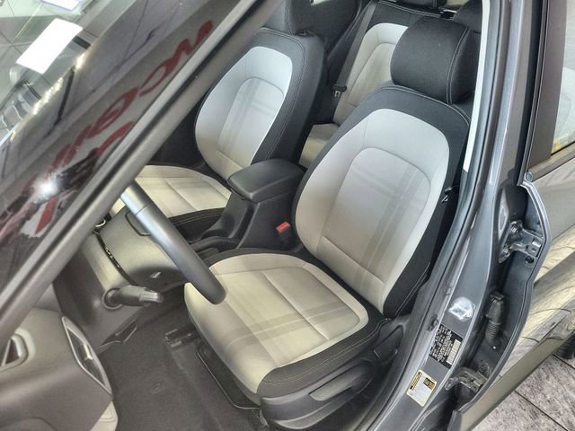 Used 2025 Hyundai Venue SEL image 11