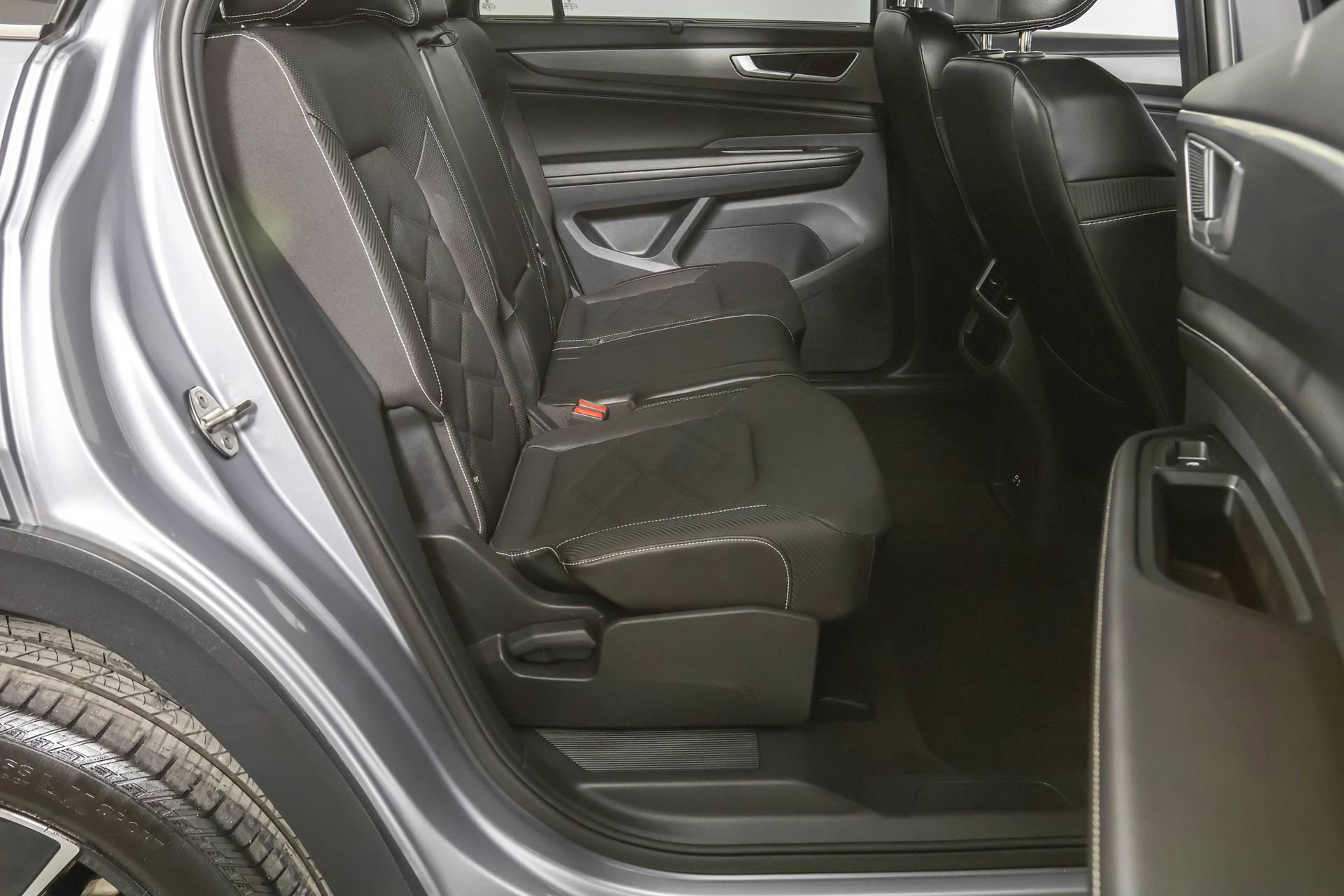 Used 2024 Volkswagen Atlas Cross Sport SE image 38