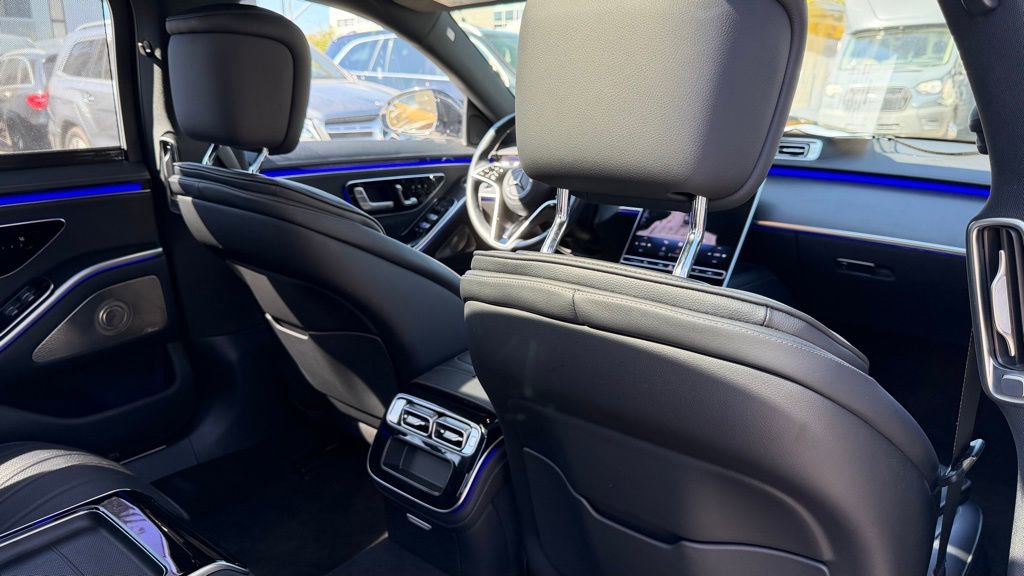 Used 2022 Mercedes-Benz S 580 4MATIC Sedan w/ AMG Line Package image 21
