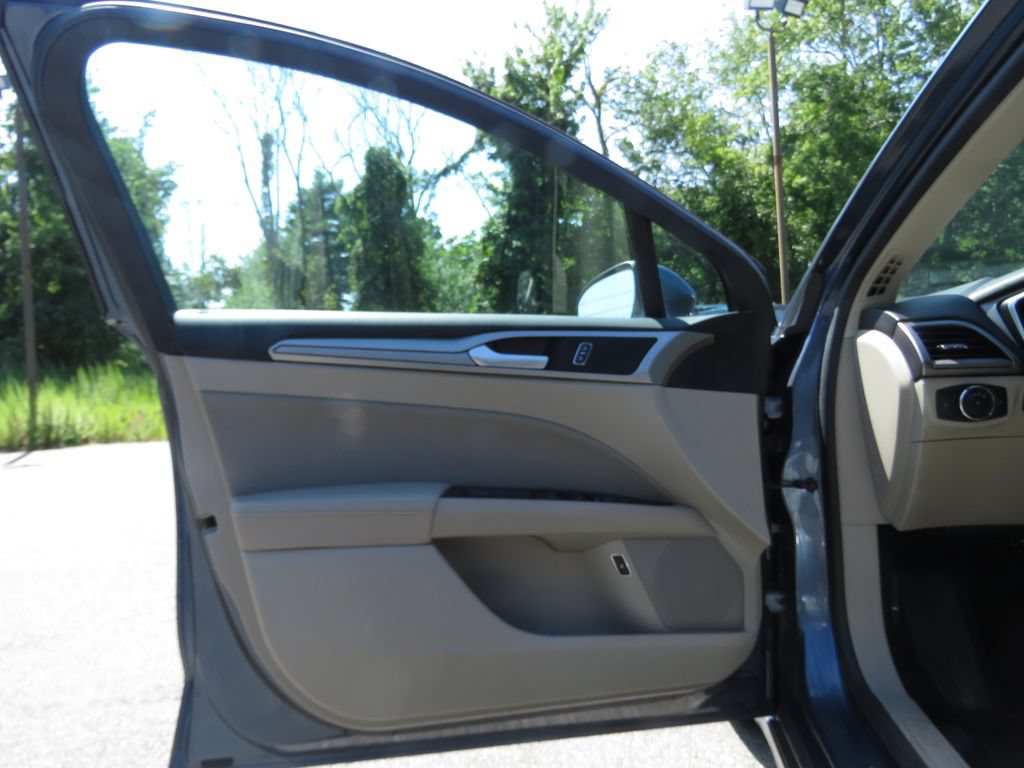 Used 2019 Ford Fusion SE FWD image 7