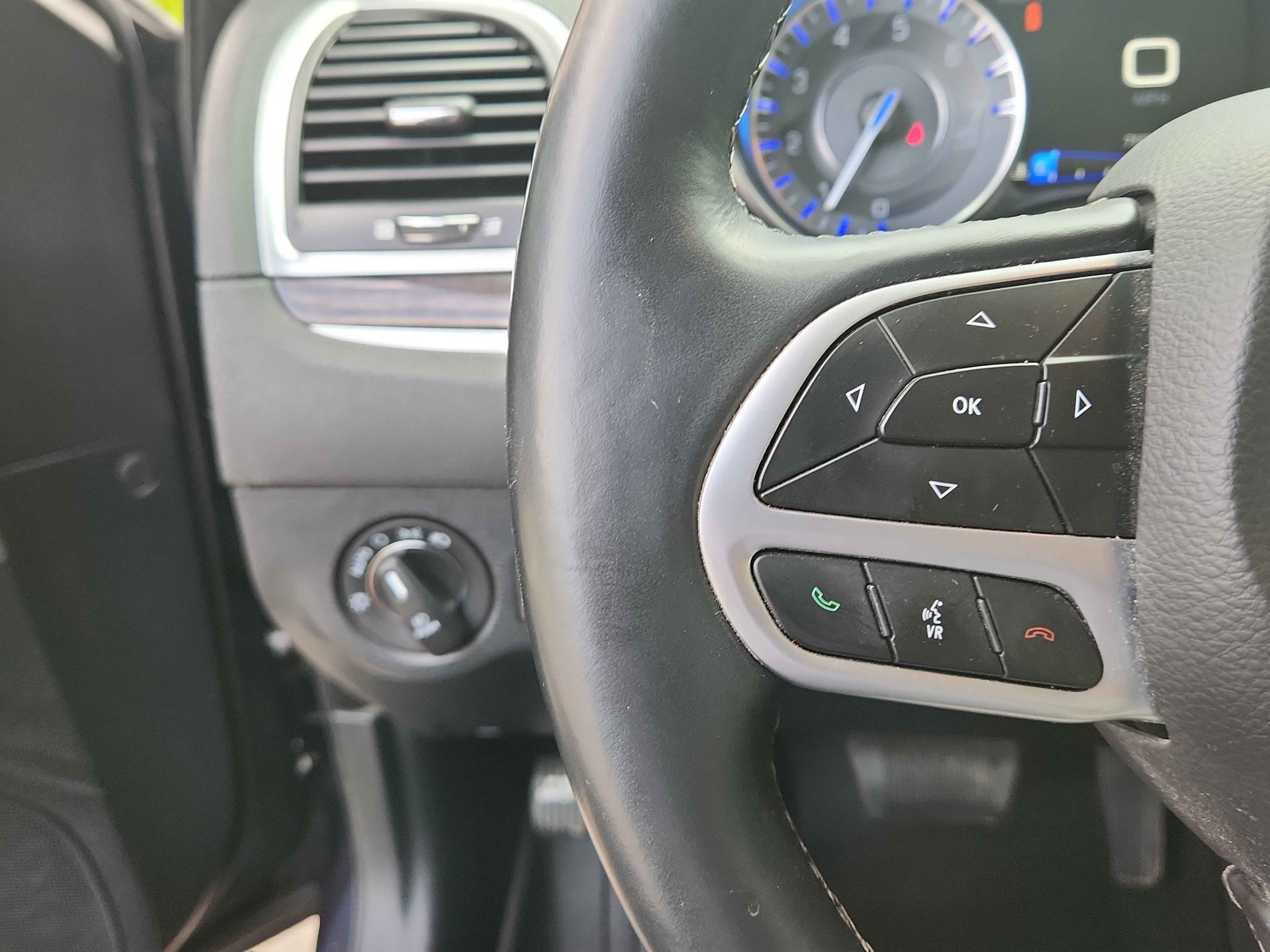 Used 2018 Chrysler 300 Limited image 20