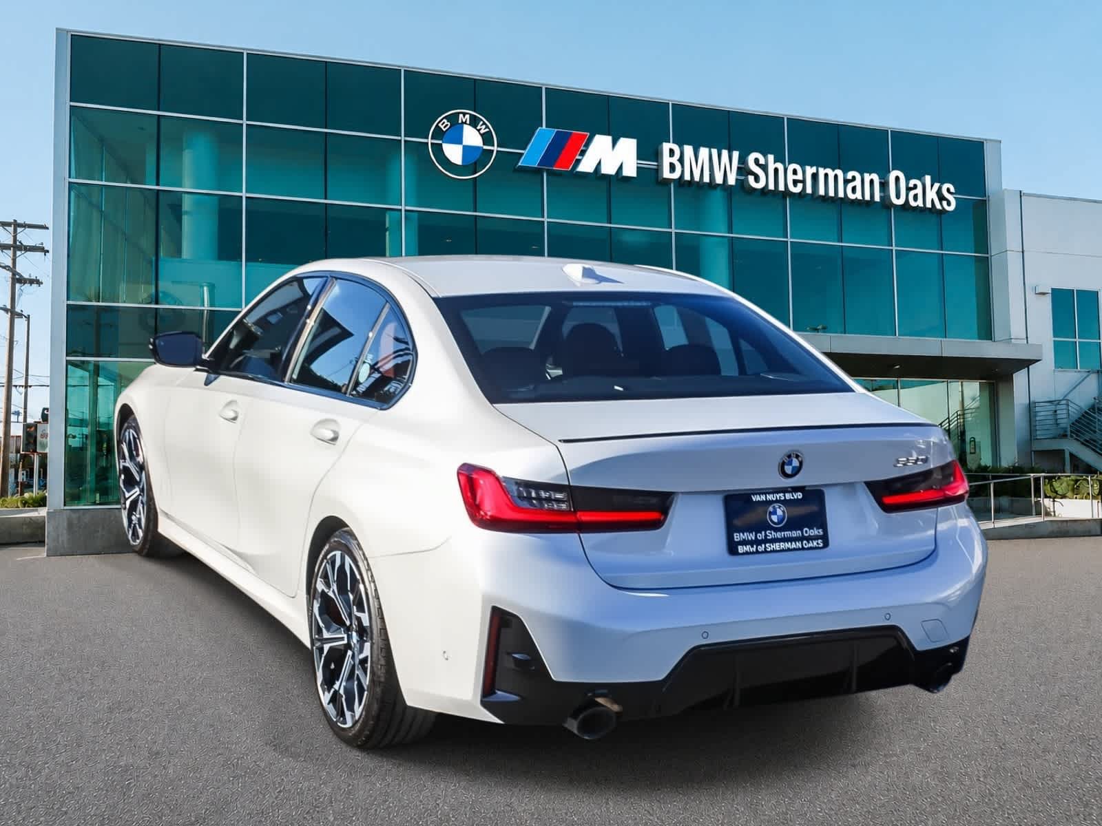 Used 2026 BMW 330i Sedan w/ M Sport Package RWD image 6