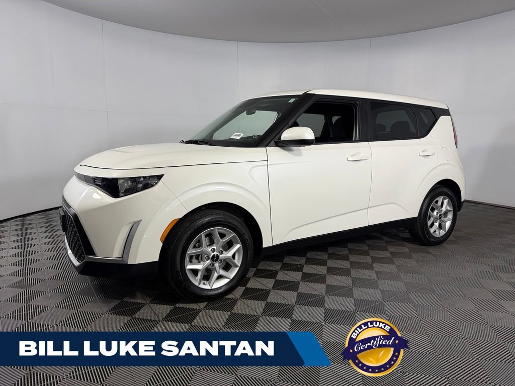 Used 2025 Kia Soul LX w/ LX Technology Package FWD image 1