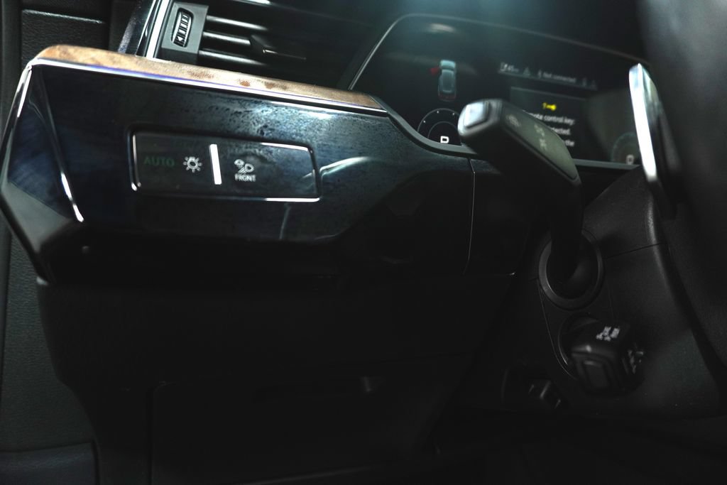 Used 2019 Audi e-tron Prestige w/ Prestige Package AWD/4WD image 25