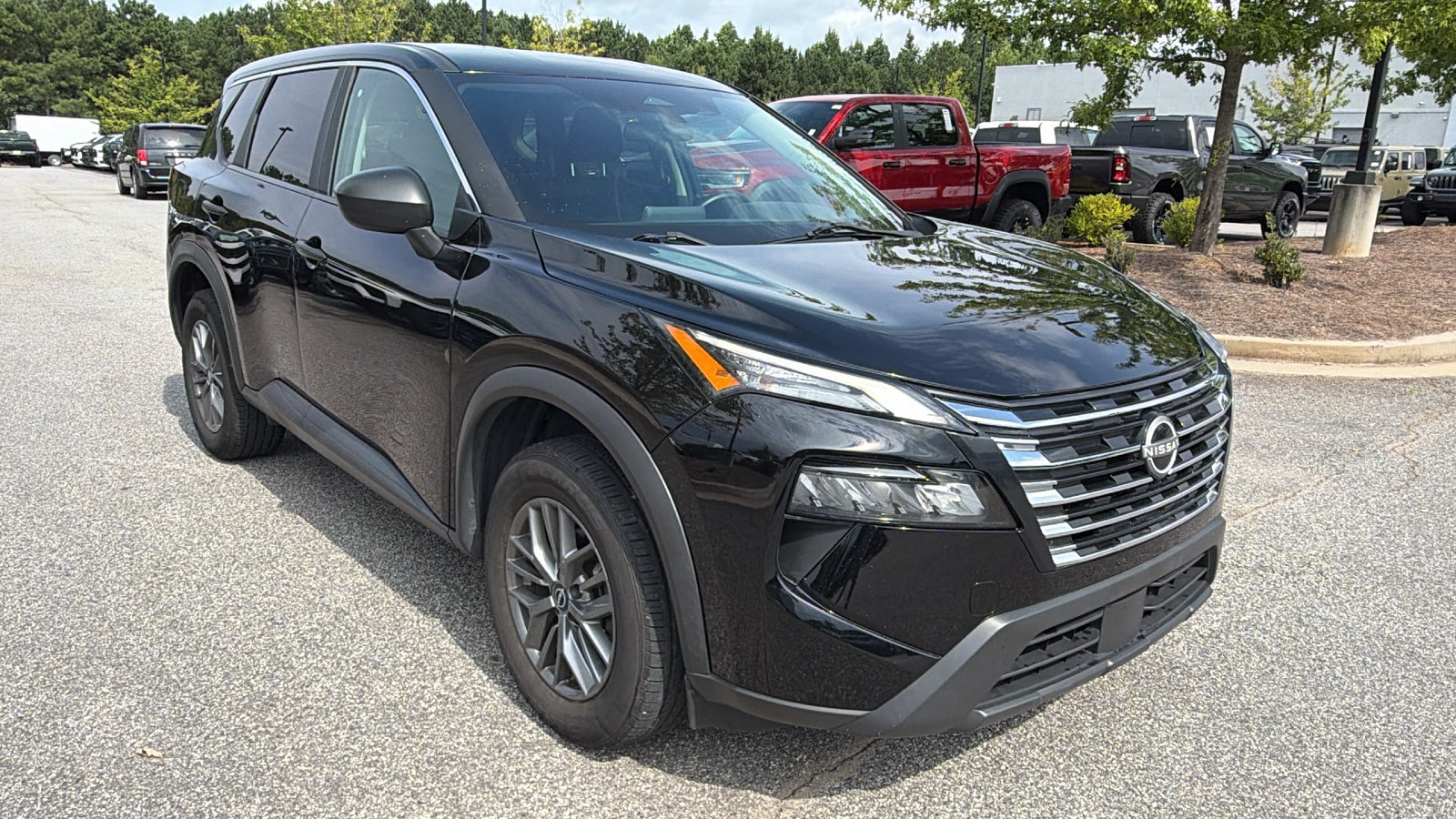 Used 2024 Nissan Rogue S AWD/4WD image 5