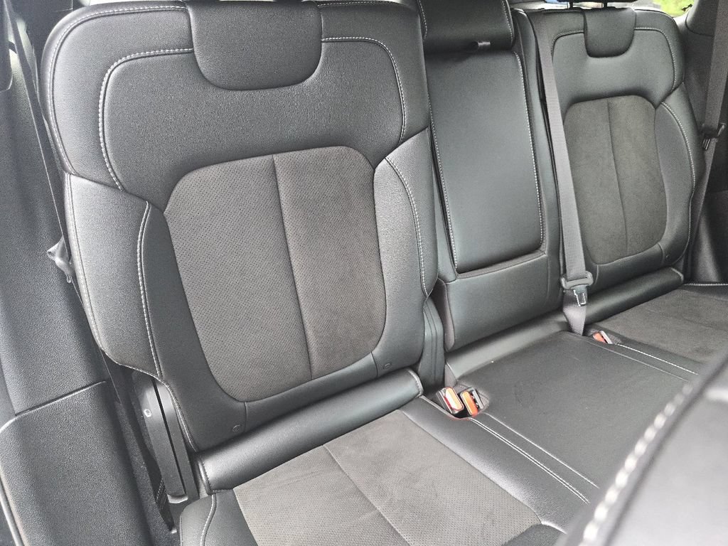 Used 2023 Jeep Grand Cherokee Altitude AWD/4WD image 18