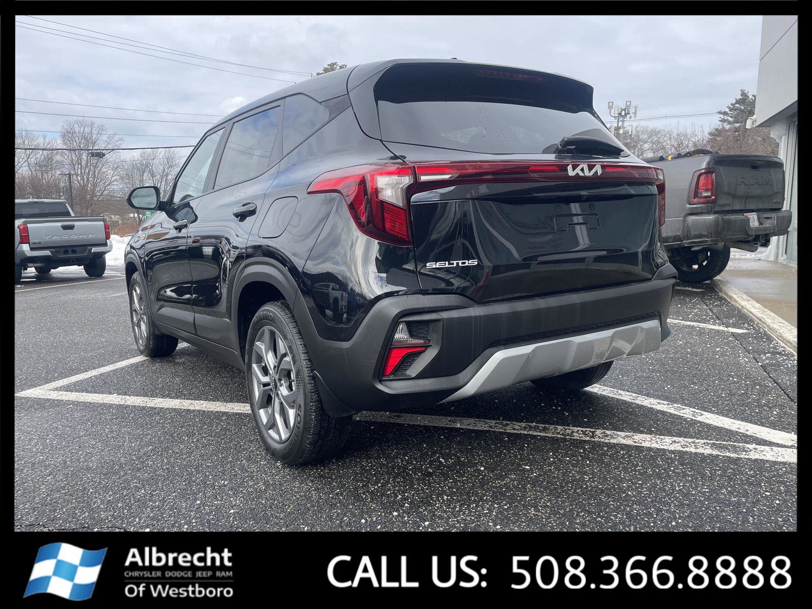 Used 2024 Kia Seltos LX image 3