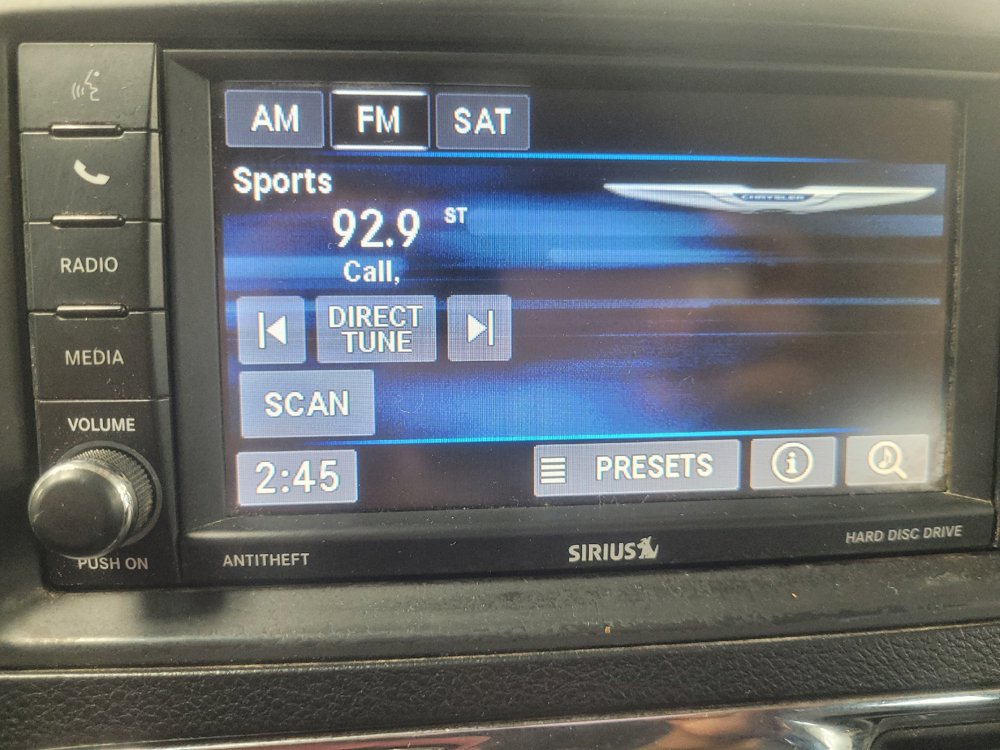 Used 2016 Chrysler Town & Country Touring FWD image 25