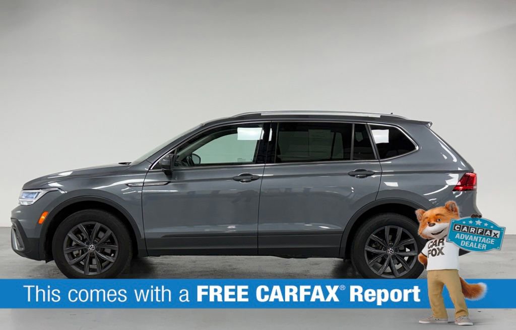 Used 2022 Volkswagen Tiguan SE w/ Panoramic Sunroof Package image 2