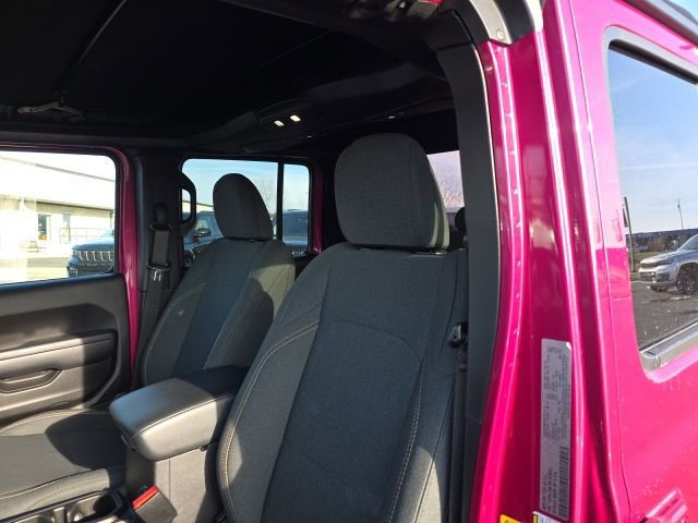 Used 2024 Jeep Gladiator Sport image 15