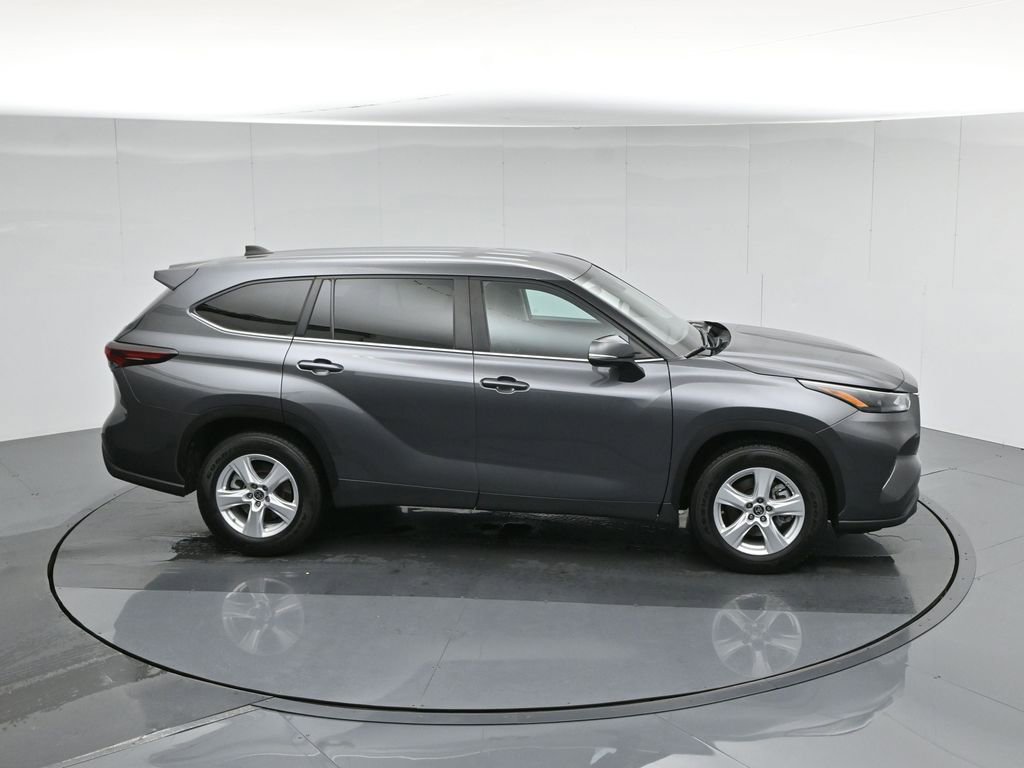 Used 2024 Toyota Highlander LE image 60
