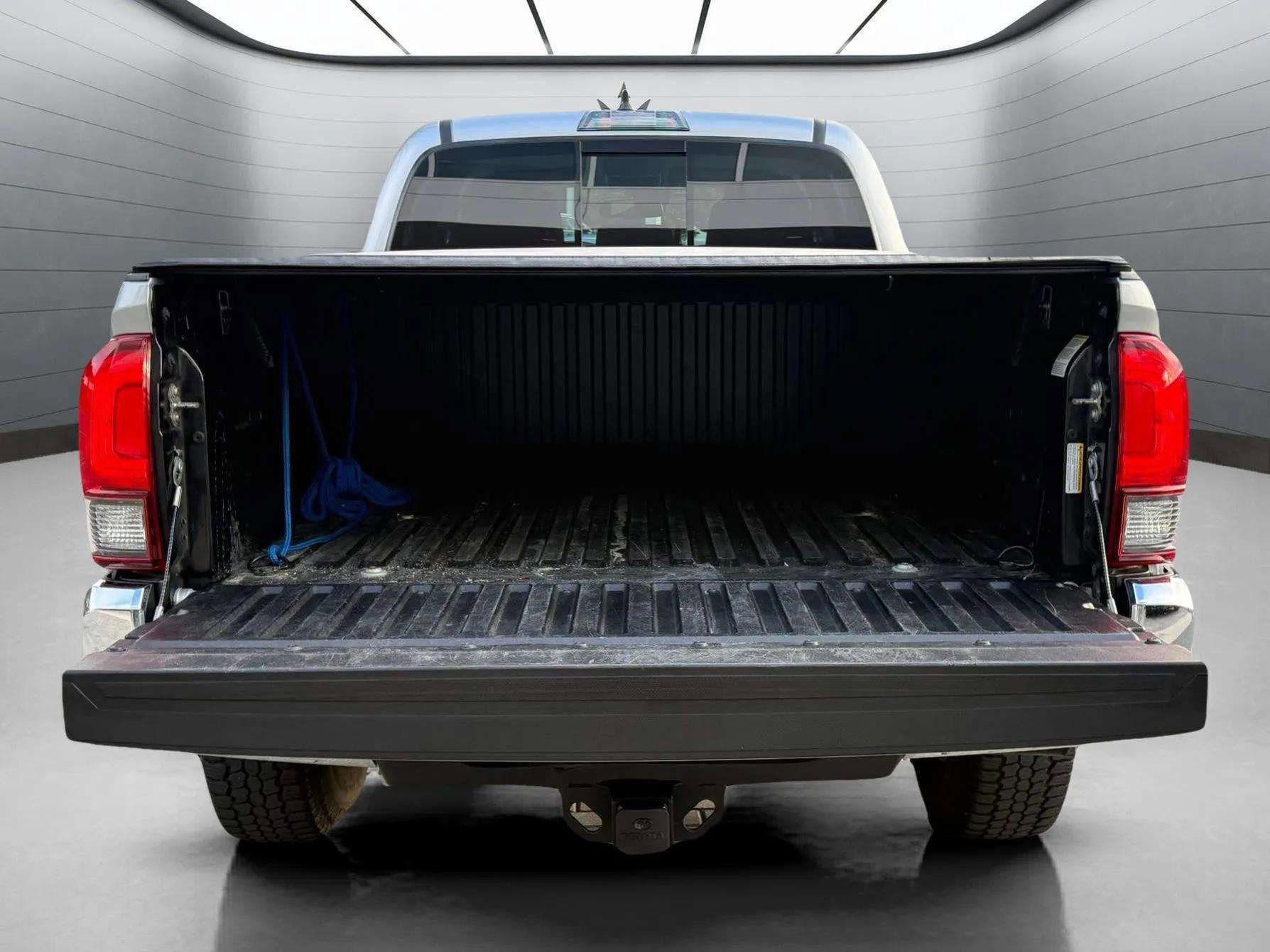 Used 2020 Toyota Tacoma SR5 image 18