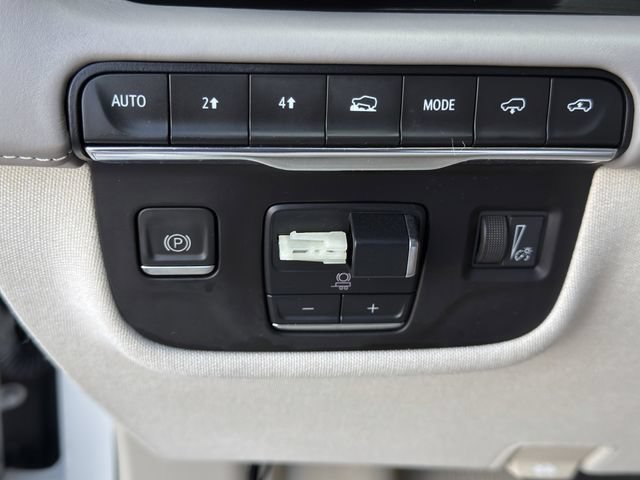 Used 2023 Cadillac Escalade Sport Platinum w/ LPO, Floor Liner Package AWD/4WD image 25