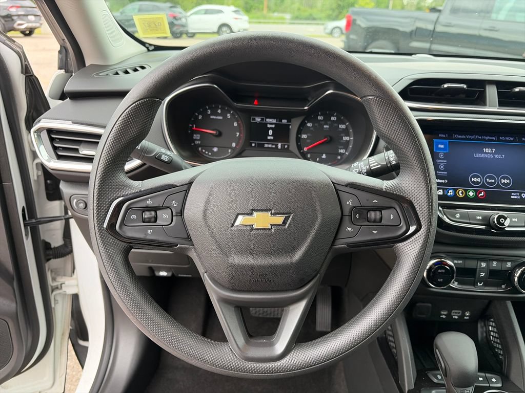 Used 2023 Chevrolet TrailBlazer LT w/ Convenience Package FWD image 24