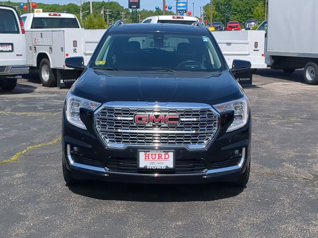 Used 2024 GMC Terrain Denali w/ Black Diamond Edition AWD/4WD image 9