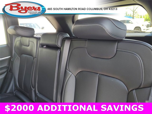 New 2025 Jeep Grand Cherokee Limited w/ Black Appearance Package image 31