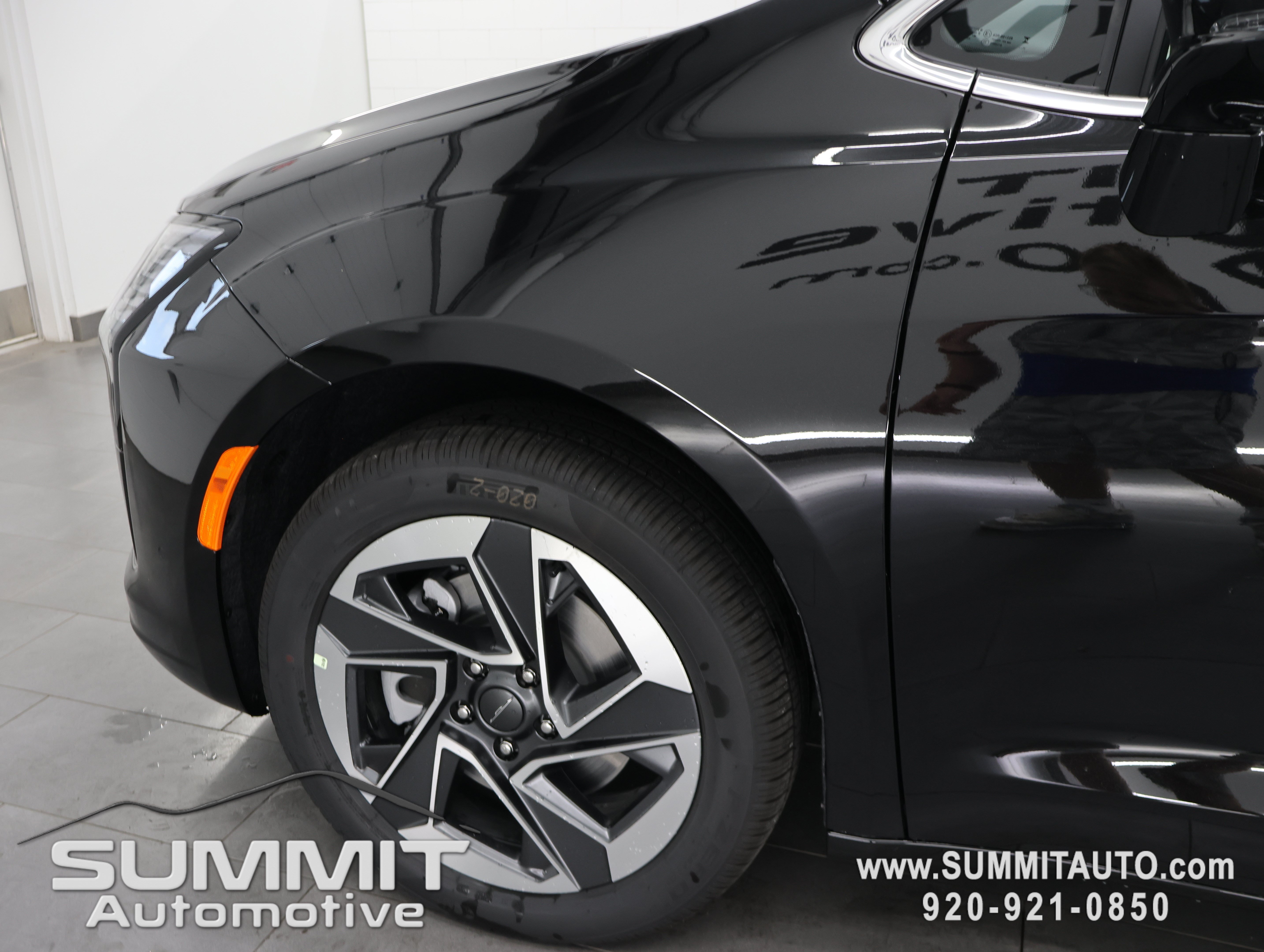 New 2027 Chrysler Pacifica Limited AWD/4WD image 40