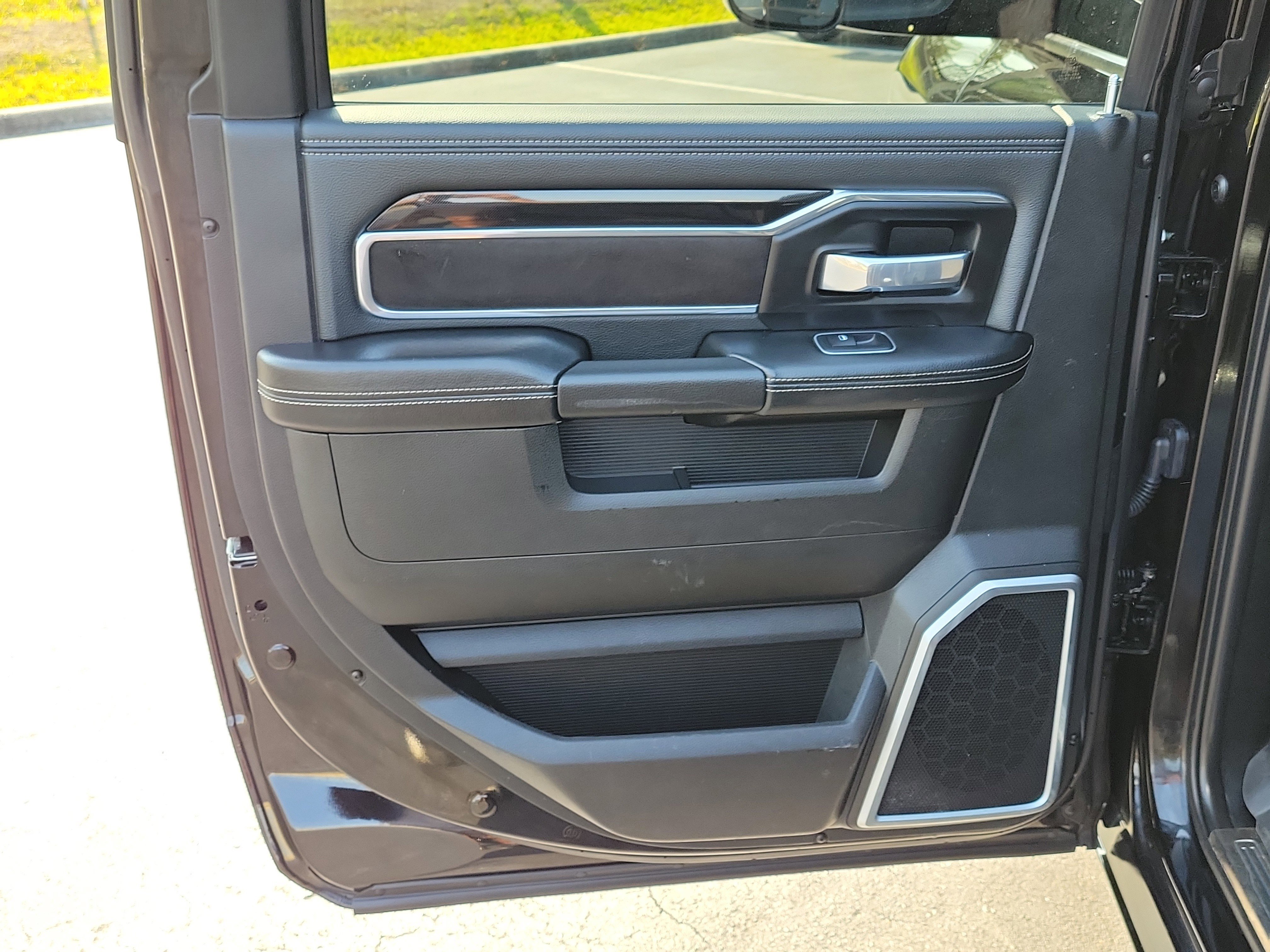 Used 2022 RAM 3500 Laramie w/ Night Edition image 8