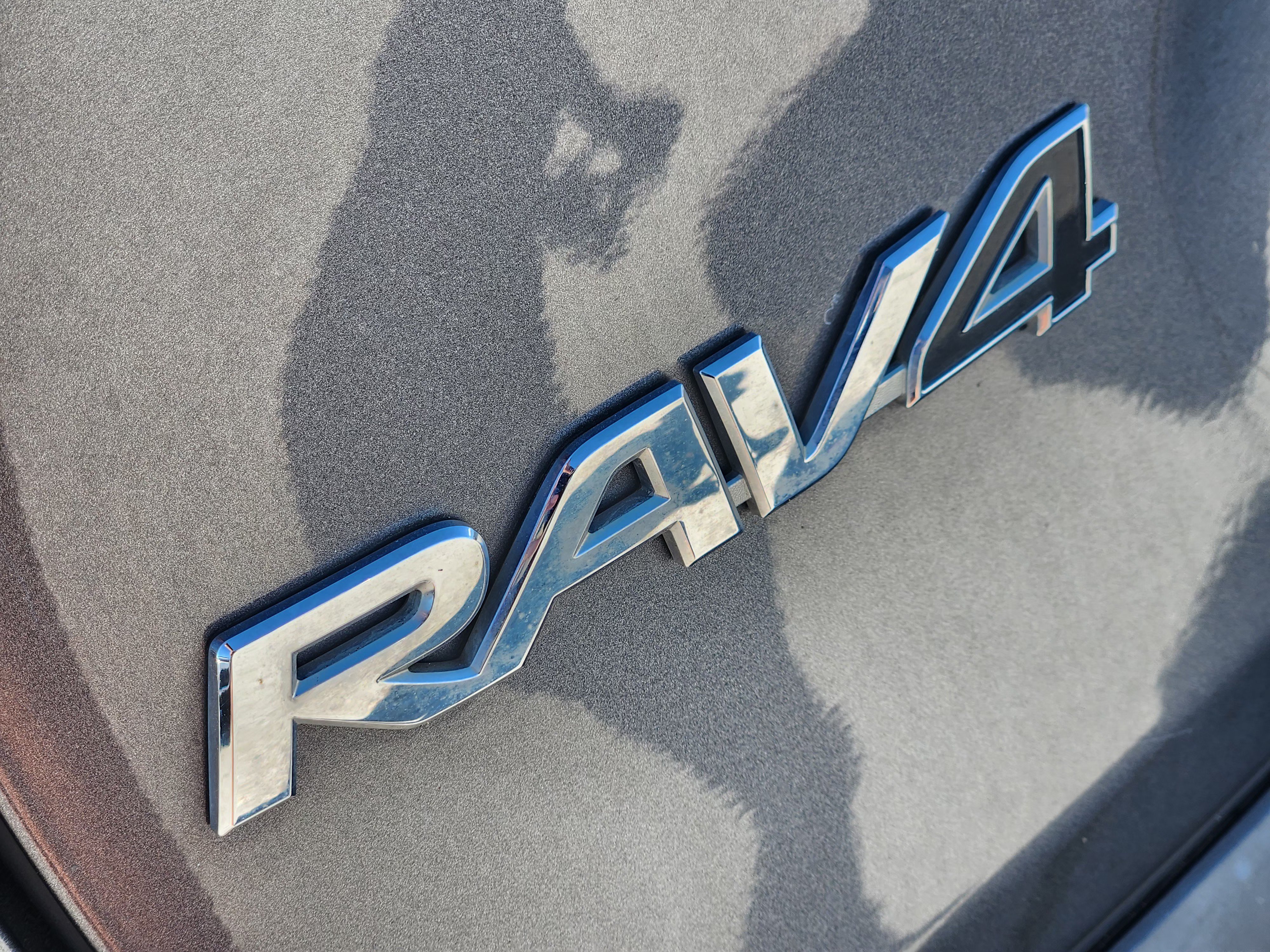 Used 2021 Toyota RAV4 XLE Premium FWD image 12