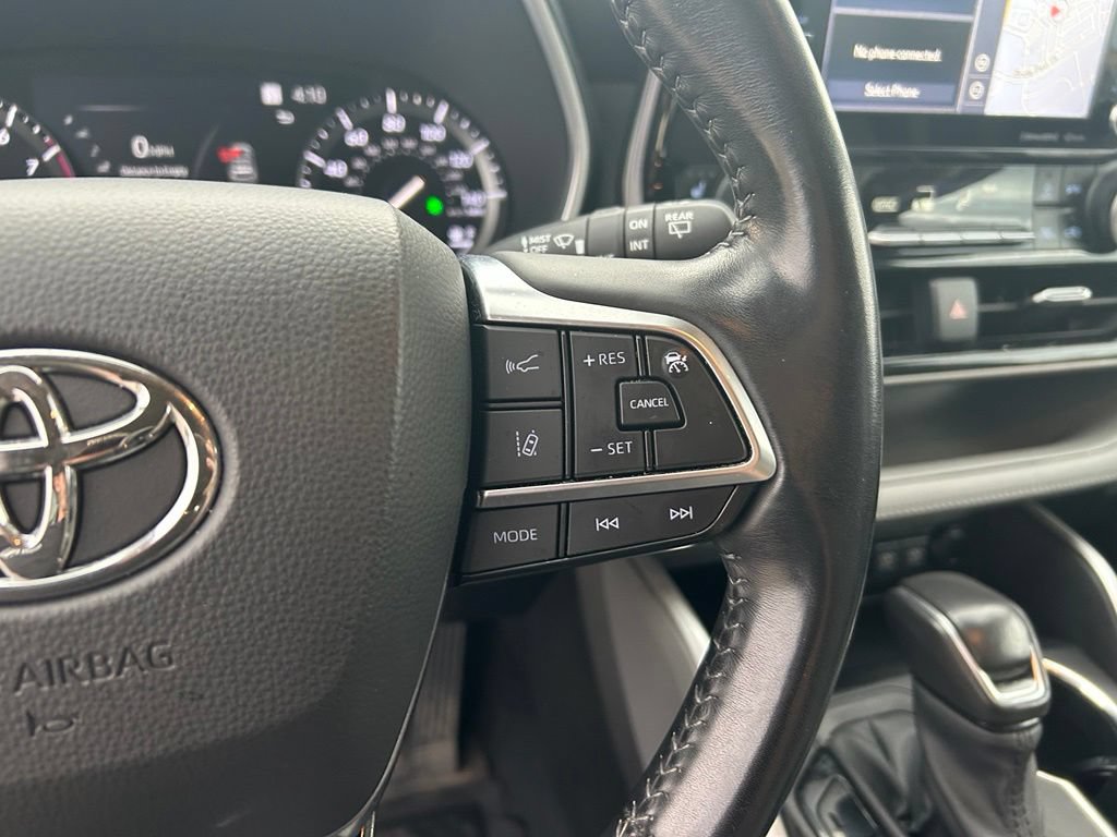 Used 2020 Toyota Highlander XLE AWD/4WD image 18
