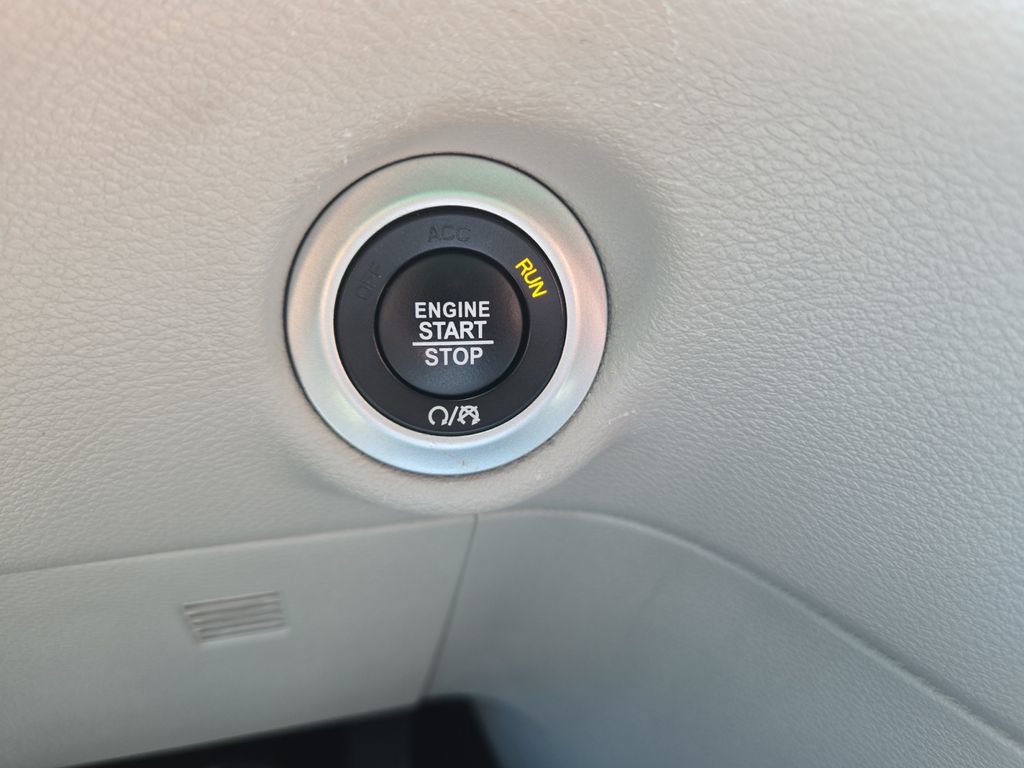 Used 2024 Chrysler Pacifica Touring-L FWD image 32