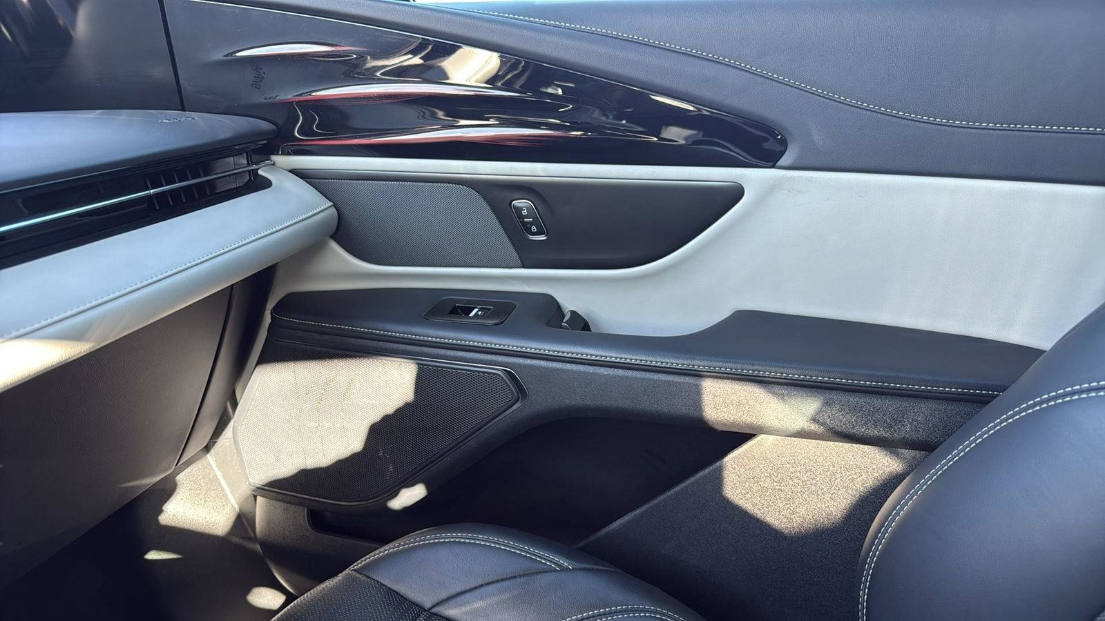 Used 2024 Lincoln Nautilus Reserve image 24